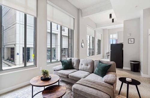 Downtown Cincinnati Apartment | CozySuites at Textile - 4BR/2BA | 2 units