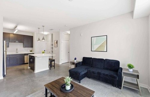 Market East District Apartment | CozySuites | Spacious 2BR Monument Circle with parking