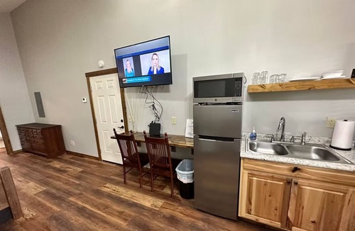 Attica Cabin | Cranny - Hotel Type ADA Friendly Space w/Efficiency Kitchen