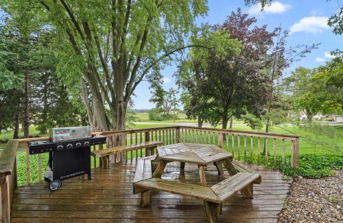 Baroda House | Creekside Lodge w Pool Retreat Billiards & Arcade