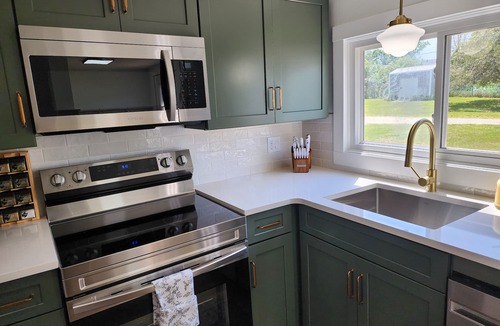 Sheridan Cottage | Crooked Lake lakefront lot-lakeside firepit-kayaks