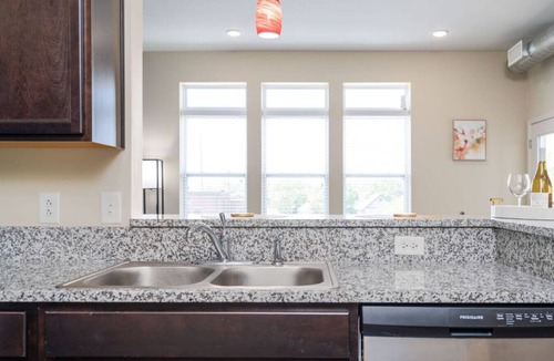Fall Creek Place Apartment | Delaware · Stylish 1BR on Downtown Indy