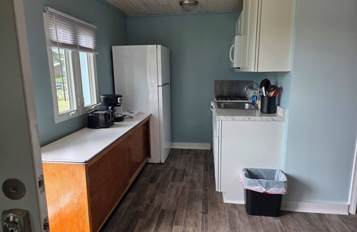 Ludington Cottage | Delightful 2-bedroom cottage #5 with AC in Ludington