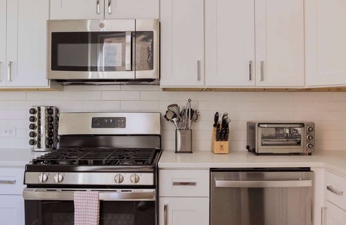 Rush and Division Apartment | Designer Loft 4E | Heart of Gold Coast/River North