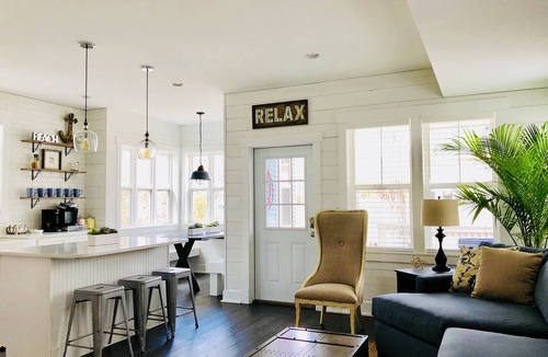 New Buffalo House | Designer Luxury Cottage ~ Heated Community Pool ~ Walk to Beach & Town