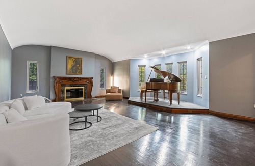 Palmer Woods Villa | Detroit hidden gem: Elegant Palmer Woods Mansion With Spa+Retro Speakeasy