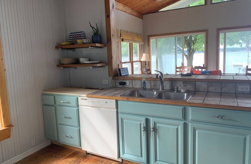 Cassopolis Cottage | Diamond Lake Island escape