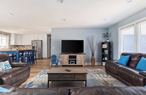 Cassopolis House | Diamond View Bay Getaway | Dock | Beach Toys
