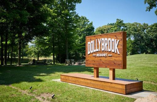 Fennville House | Dollybrook 3 Pet Friendly Community Pool Groups Welcome