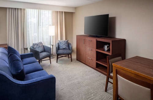 Thurston Hotel | DoubleTree by Hilton Ann Arbor North