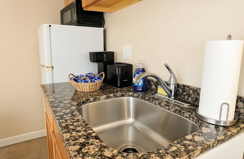 Burns Park Apartment | Downtown A2 Gem—Next to Hospitals, Stadium & Restaurants