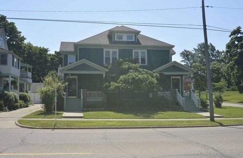 Grand Haven House | Downtown Historic Grand Haven Duplex - South
