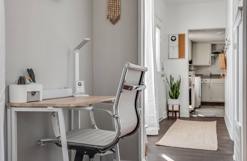 Indianapolis House | Downtown modern cottage close to Lucas Oil | Washer + Dryer | Wifi