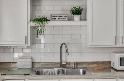 Indianapolis House | Downtown modern cottage close to Lucas Oil | Washer + Dryer | Wifi