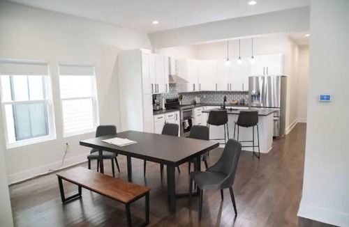 Near Eastside House | DOWNTOWN Newly Remodeled Modern Craftsman
