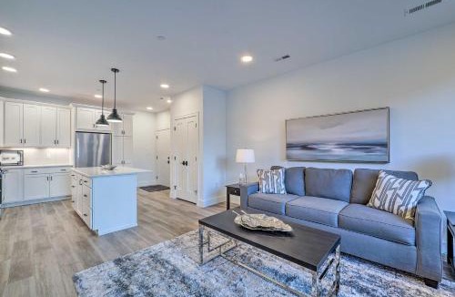 Traverse City House | Downtown Traverse City Condo: 32 Mi to Ski Slopes!