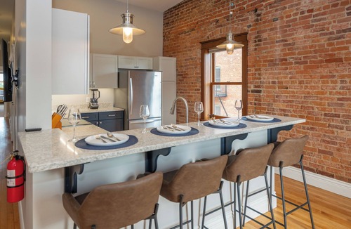 Central Business District Apartment | Dreamy Downtown Luxury Loft/13-Ft Ceilings/Walkable