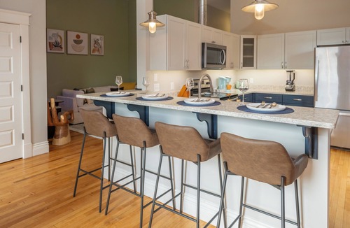 Central Business District Apartment | Dreamy Downtown Luxury Loft/13-Ft Ceilings/Walkable