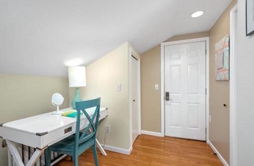 Saugatuck Apartment | DT View apt in Heart of Saugatuck walk anywhere
