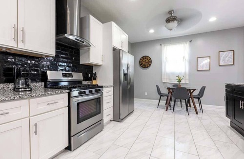 Indianapolis House | Eclectic & Spacious 6BR w/Pool Table & Foosball