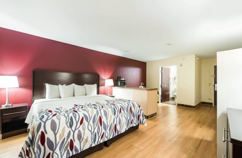 Monee Hotel | Econo Lodge Inn & Suites