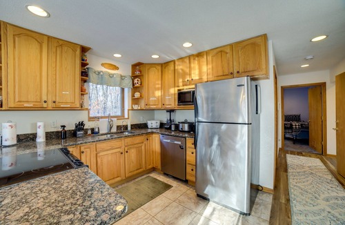 Edmore House | Edmore Escape: Cozy Cabin Retreat w/Fireplace!