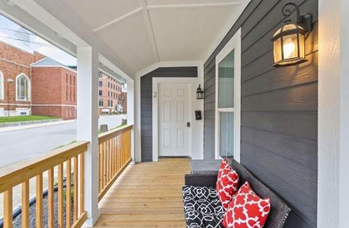 New Castle House | Elegant 1BR Workspace Near Parks and Summit Lake