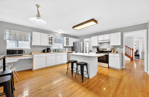Indianapolis House | Elegant Indy Retreat. Spacious 4-bedroom with Movie Theater, Game room, and Gym.