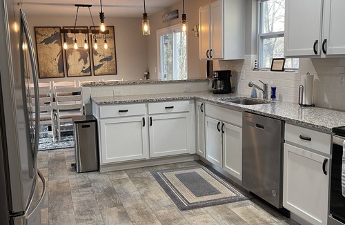 South Haven House | Endless Adventures! Huge Firepit, Pool Table, Sleeps 12, Close to Everything!