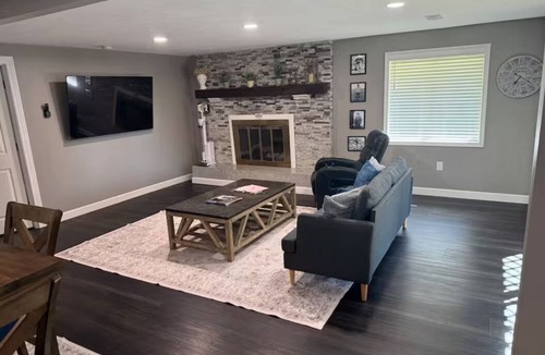 Granger House | Enjoy a stay near Notre Dame!