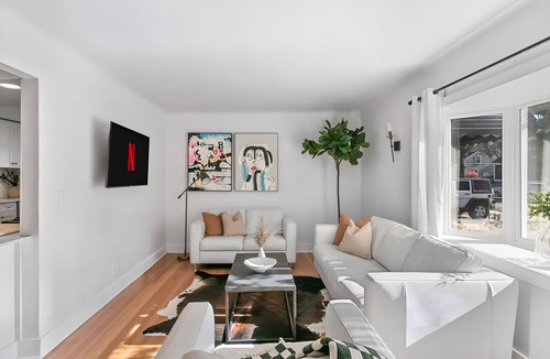 Oak Park Apartment | Enjoy a stylish experience at this fresh and clean lower apartment! This place is newly renovated and perfect for a stay in the Metro Detroit. It's located near the Detroit Zoo right by major highways. This home is a duplex building and includes 2