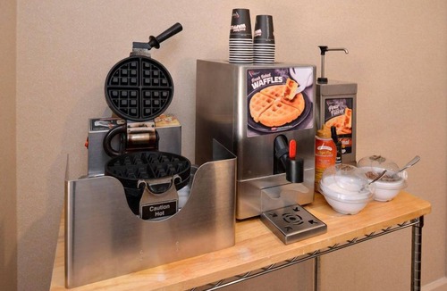 Plainfield Condo | Equipped Suite Near the Airport! Fitness Center + Free Breakfast