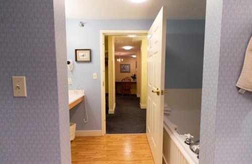 Middlebury Hotel | Essenhaus Inn & Conf. Center