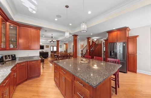 South Haven House | European House.Hot Tub.Walk to Beach.