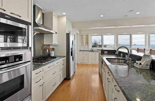 Spring Lake House | Exclusive Lakefront Luxury | Lighthouse views | Long walks on beach