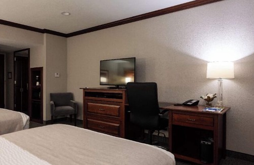 Hillsdale Hotel | Executive Double Queen Room with Modern Amenities & Breakfast