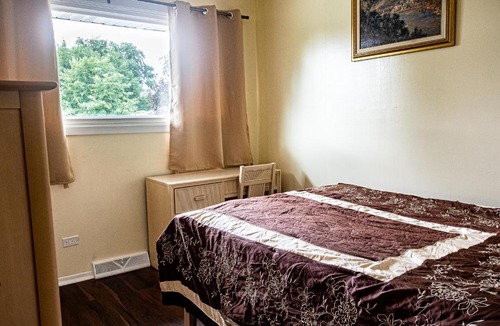 Hazel Crest Villa | Executive Family Home in quiet Culdesac