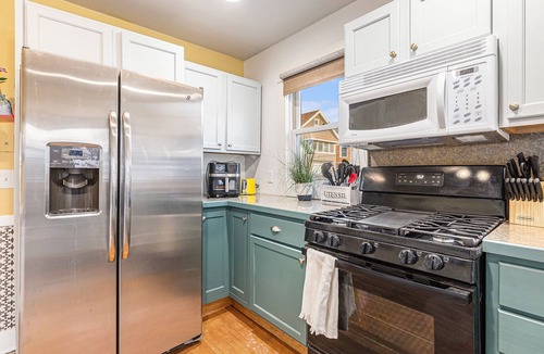 East Grand Rapids Apartment | Experience comfort, convenience, and charm in our lovely Carriage House.