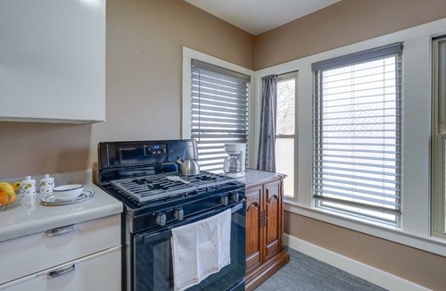 Kalamazoo Apartment | Explore WMU, Dtwn & Breweries! Couple’s Retreat