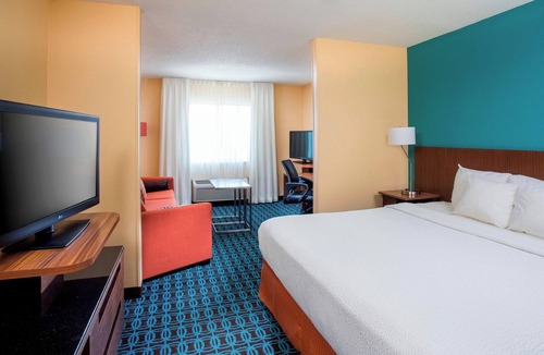 Peru Hotel | Fairfield Inn & Suites Peru