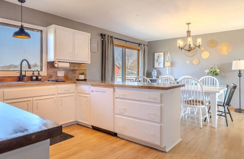 Burnips House | Family and big group 14 Guests 11 beds 5 baths