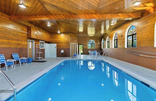 Joliet Hotel | Family Comfort Near Chicagoland Speedway, Shopping, and Dining Spots | 2 Units