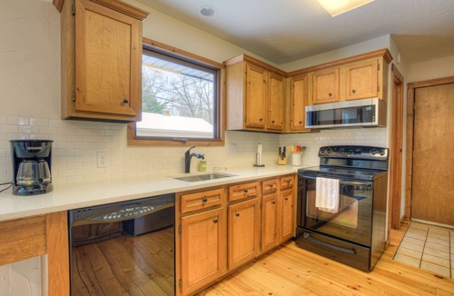 Beechwood House | Family Home Near Beaches & Downtown w/Foosball