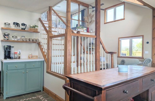 Hastings House | Family lake house with private dock, kayaks & yard