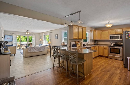 Alto House | Family Retreat: Heated Pool, Hot Tub, Fire Pit/Grills, Sports Courts & Play Area