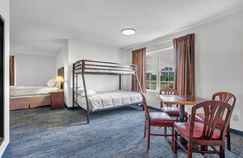 Norway Hotel | Family Suite with Patio at Indiana Beach Hotel