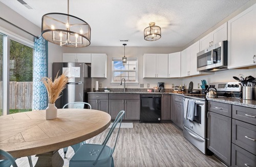 Westfield House | Family/Team Stay/Waffle Bar/5 min. to Grand Park