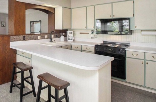 Baroda Other | Farm Escape-Pool, Fire Pit, Hot Tub, Starlink, Dog Friendly 1.5 hrs from Chicago