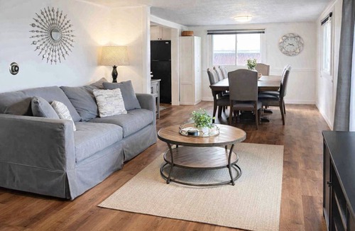 Coloma Cottage | Farmhouse Retreat Near Lake Michigan and Wineries