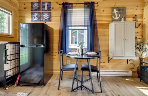 Manitou Beach Apartment | Fire Pit, Gas Grill! Bright Cottage By Devils Lake
